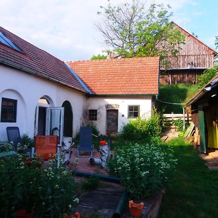 Gaestehaus Weinviertel - Niederoesterreich Apartment Siebenhirten Exterior photo