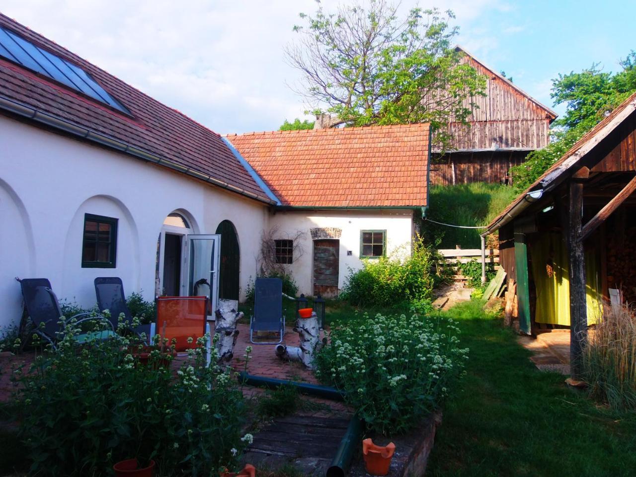 Gaestehaus Weinviertel - Niederoesterreich Apartment Siebenhirten Exterior photo