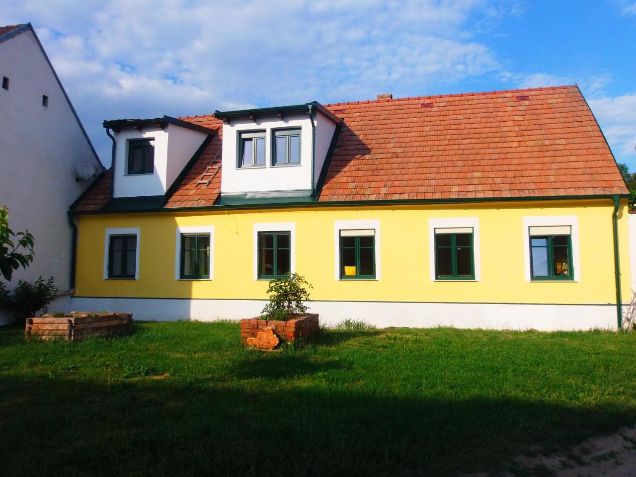 Gaestehaus Weinviertel - Niederoesterreich Apartment Siebenhirten Exterior photo